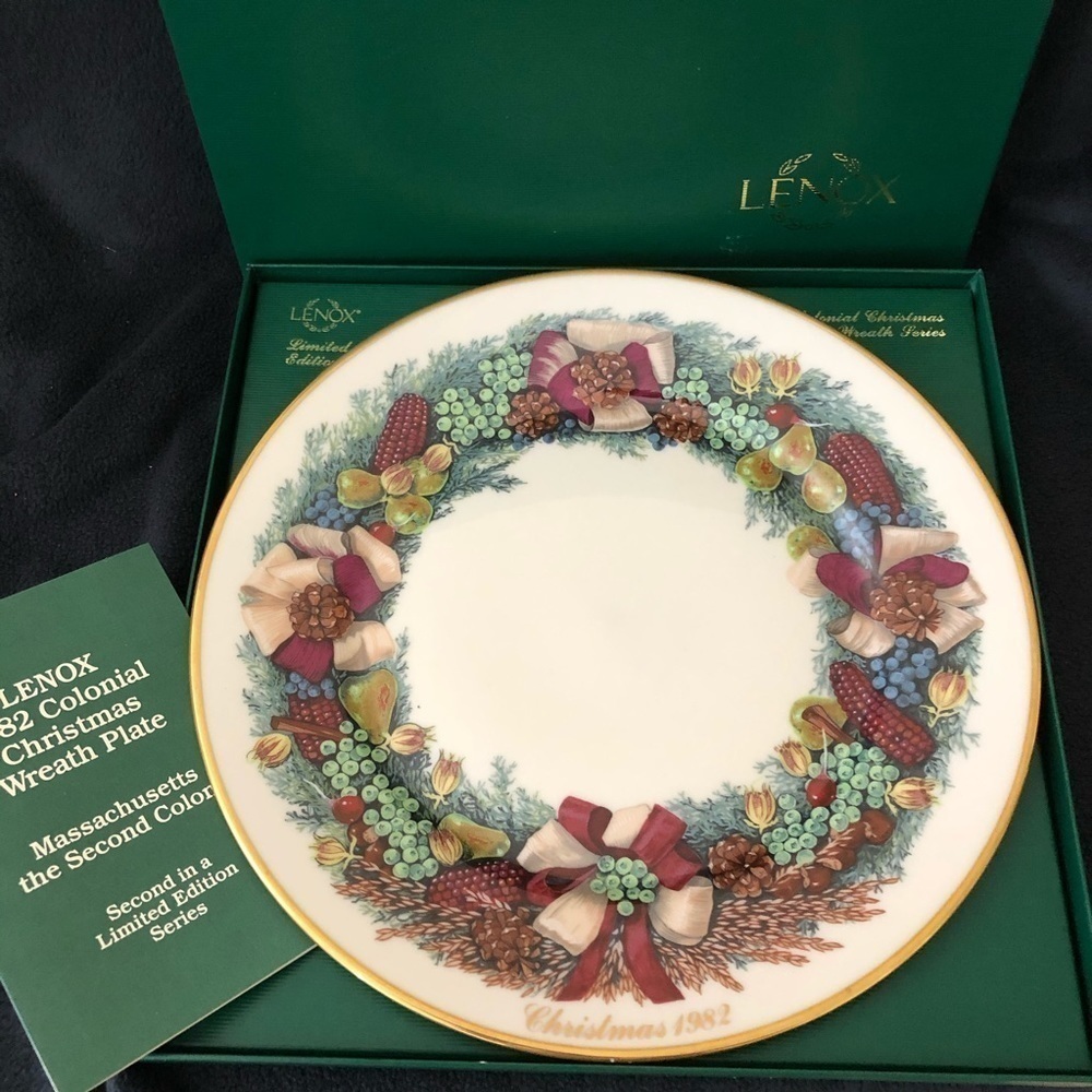 Lenox 1982 Colonial Christmas Wreath Plate